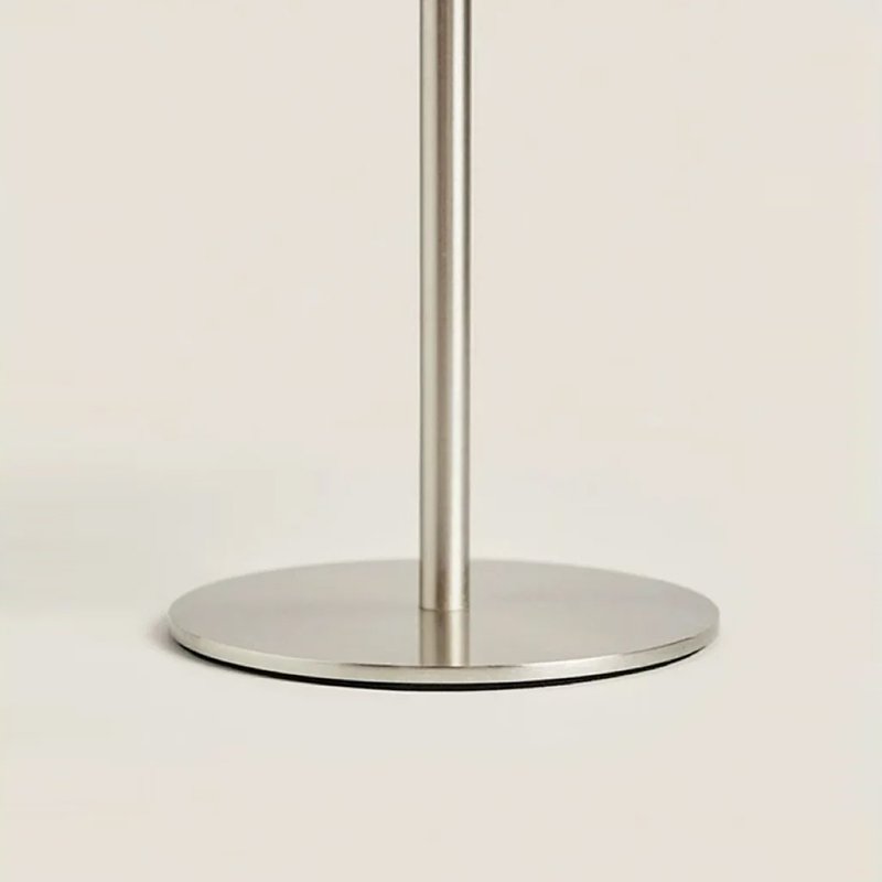 Metal desk lamp with adjustable color and mild brightness