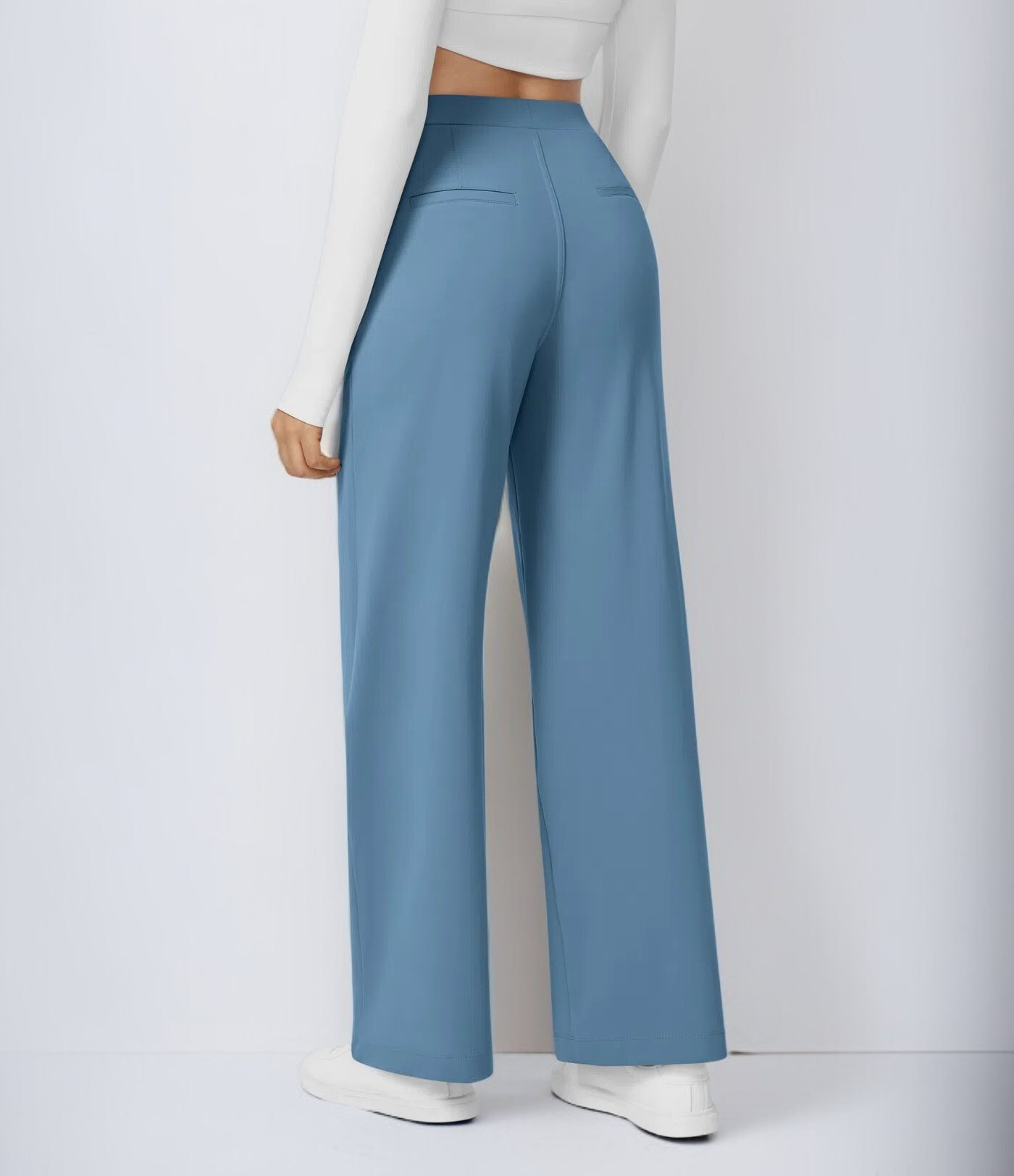 ポケットディテールが際立つストレートパンツ