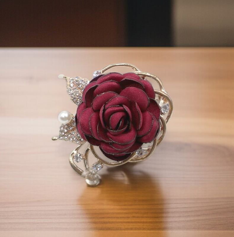 의상에 잘 어울리는 꽃 브로치