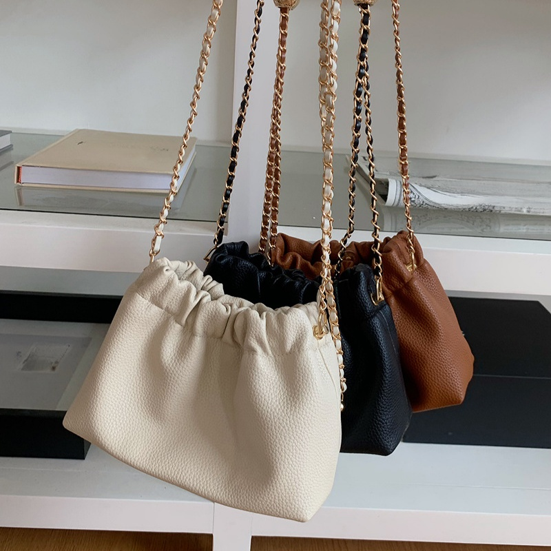 雲朵造型鏈條女斜背小包 純色單肩包