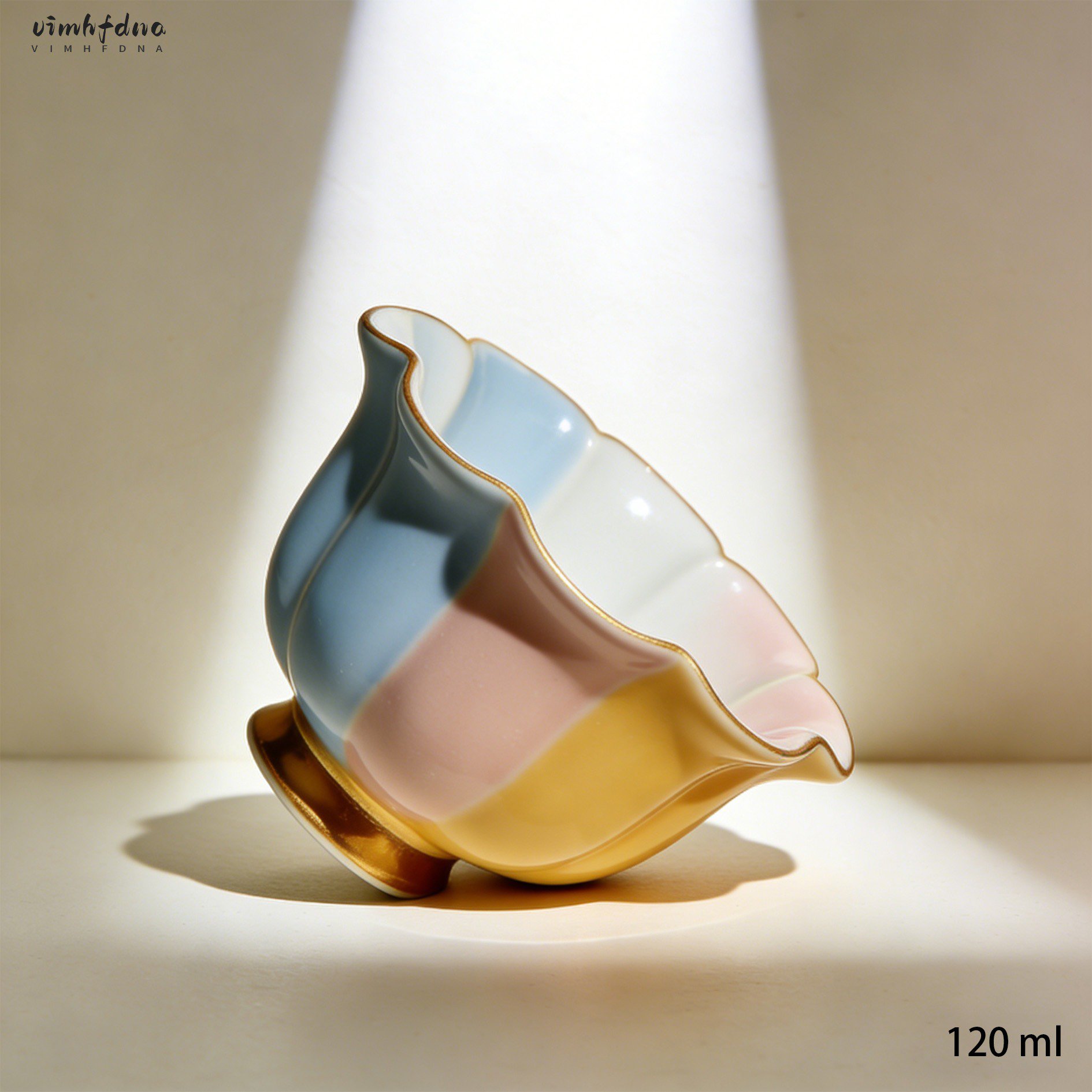 手作り陶器カップのアップ