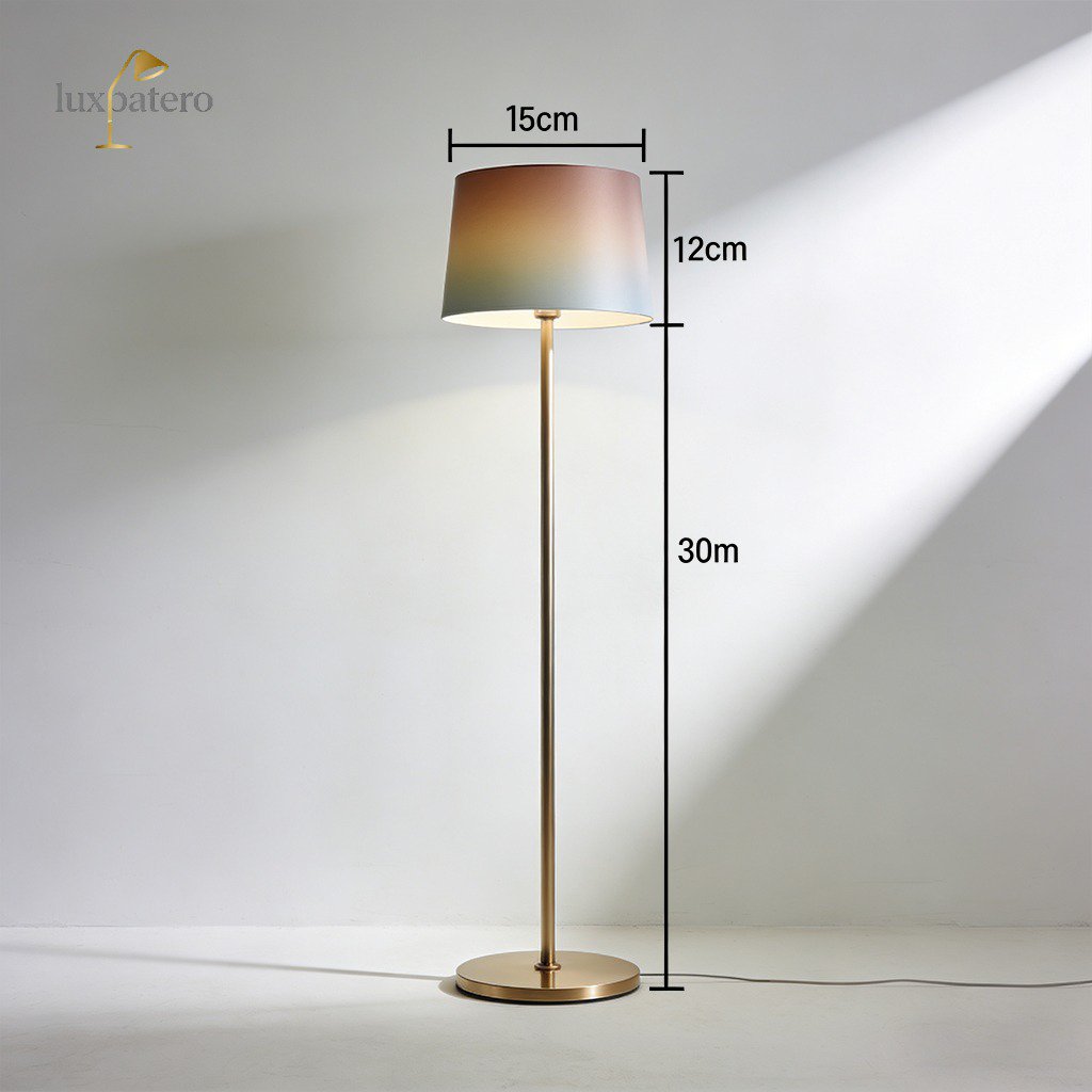 輕奢落地燈點亮客廳空間