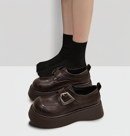 플랫폼 슈즈와 다양한 스타일 코디 예시