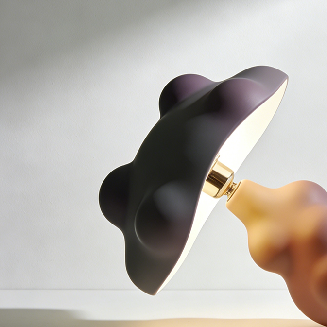 밝기 조절 가능한 눈 보호 탁상 램프 전체 모습