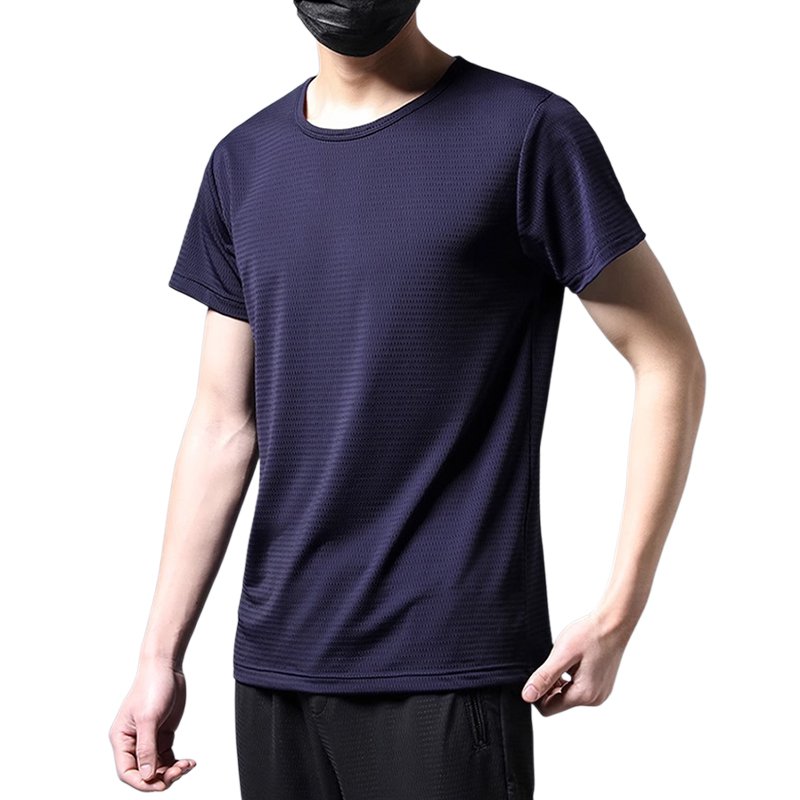 シンプルな半袖Tシャツ