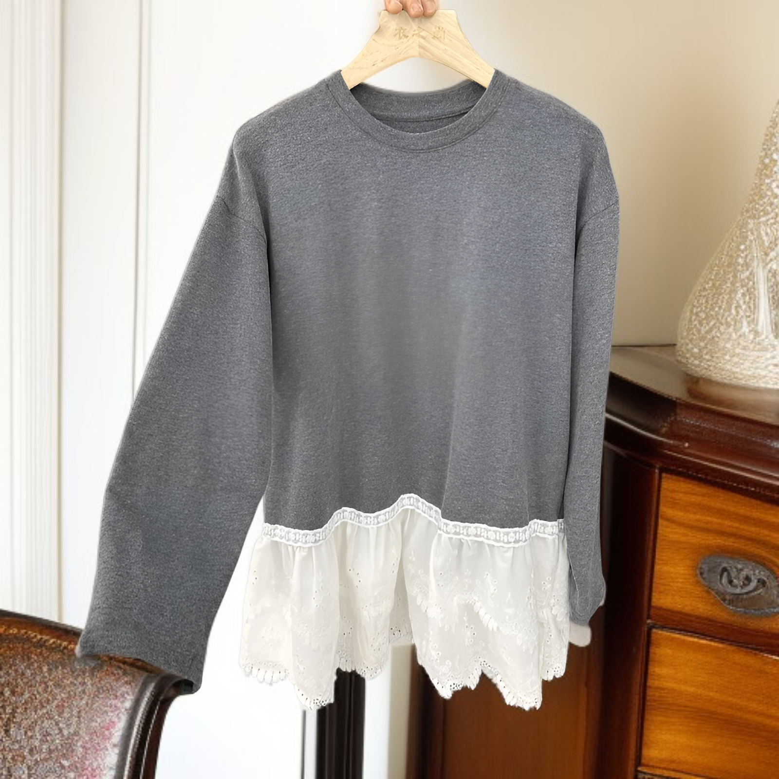 デロン素材を使用したレディース長袖トップス