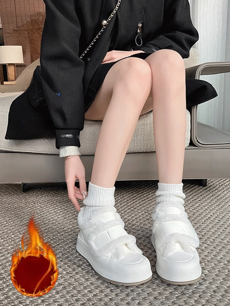 매직 테이프가있는 모코모코 신발