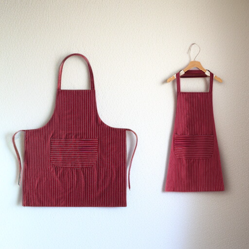 Kitchen apron made of cotton and linen with stripes.