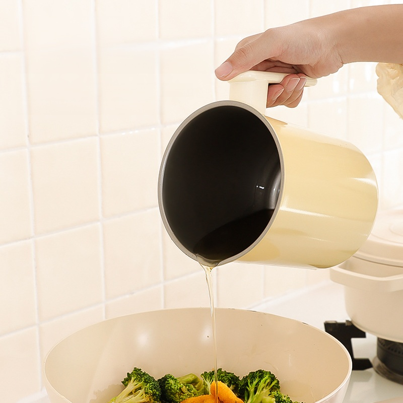 Large capacity kitchen oil bottle