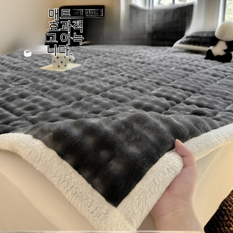 Gruby materac kaszmirowy na jesień i zimę