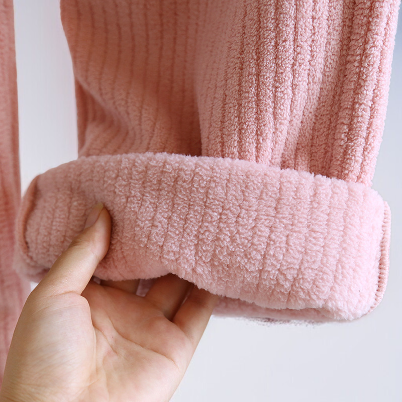 パジャマセットのギャザーディテールクローズアップ