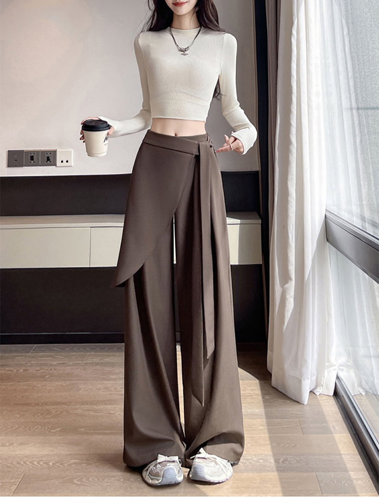 個性的なレイヤードスラックスコーディネート例