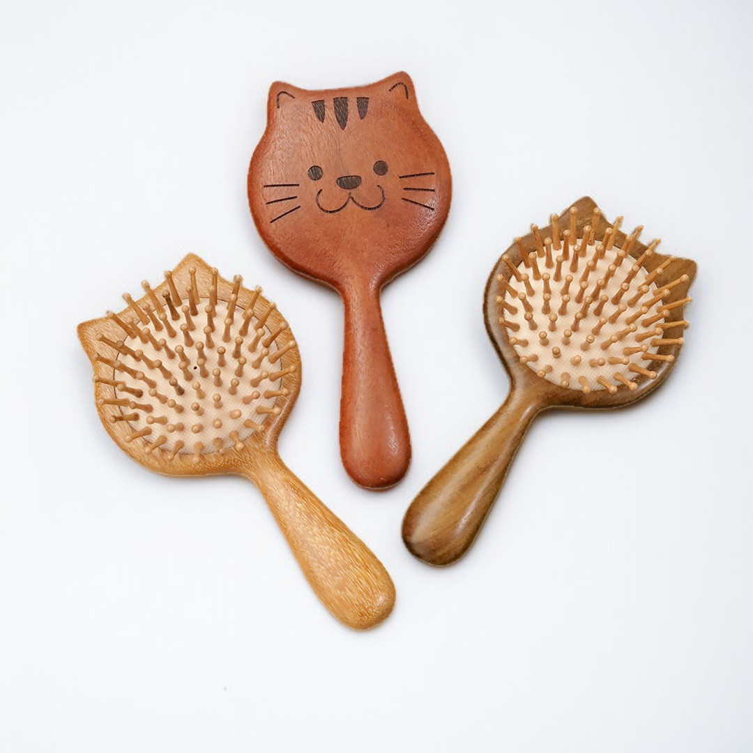 หวีนวดลมไม้จันทน์สำหรับลูกแมว