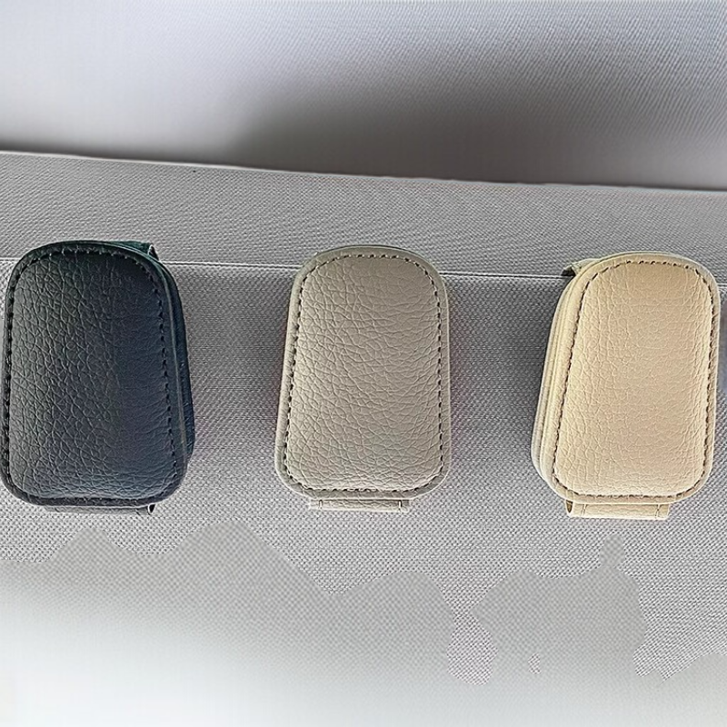 車のサンバイザーサングラスホルダー、2パックの磁気レザーメガネホルダー、車の多機能カードとチケットホルダー、カードや車などに適しています。