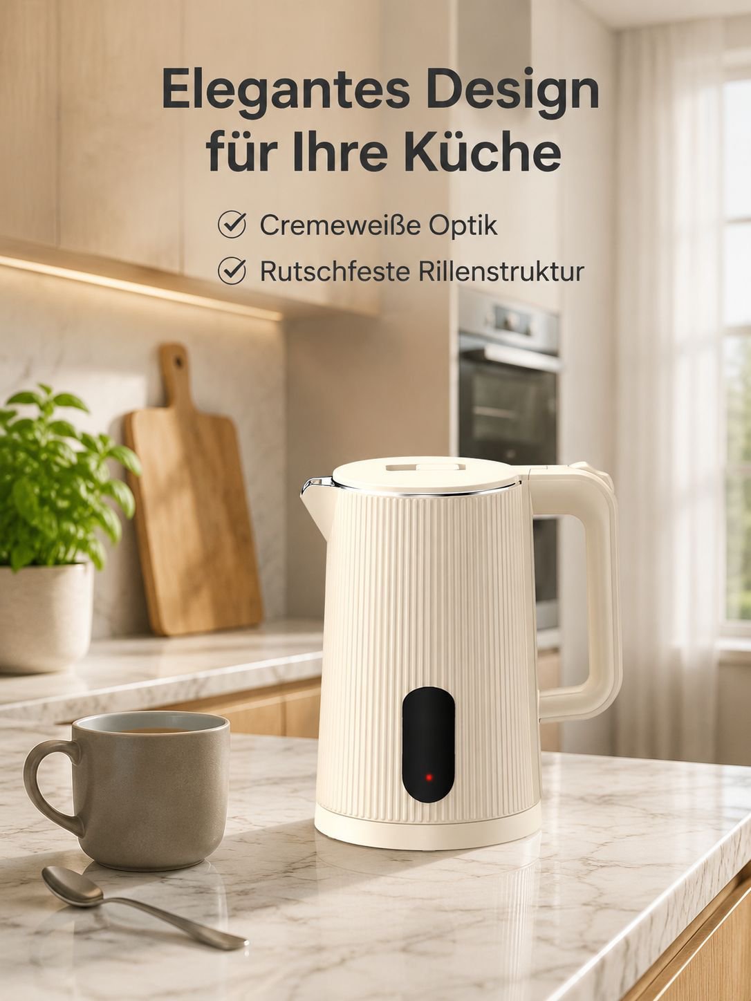 Großer Edelstahl-Wasserkocher mit Warmhaltefunktion auf Küchentisch