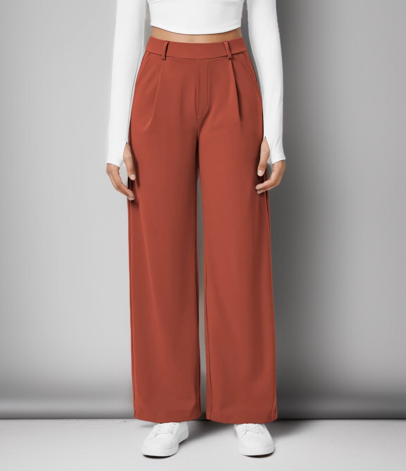 スタイリッシュなカジュアルパンツの後ろ姿