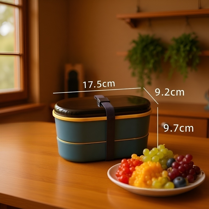 Lightweight student lunch container with secure lid