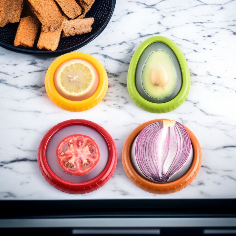 半分に切った野菜と果物の保存容器
