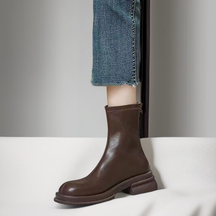 フリース裏地付きのスタイリッシュなアンクルブーツ