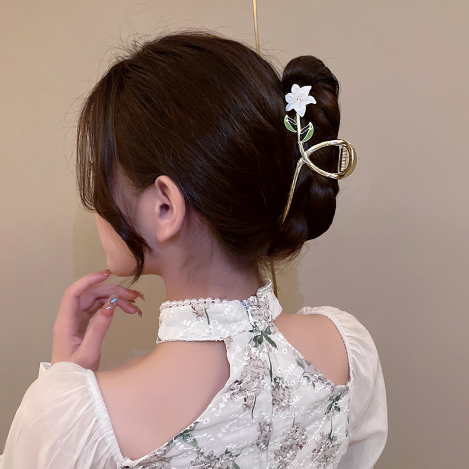 Elegant Vintage Lily Flower Hair Claw