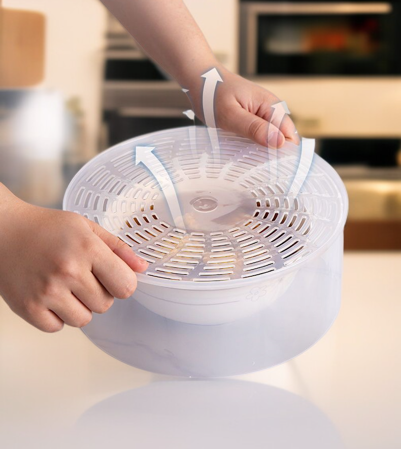 테이블 위에 깔린 실용적인 단열 커버