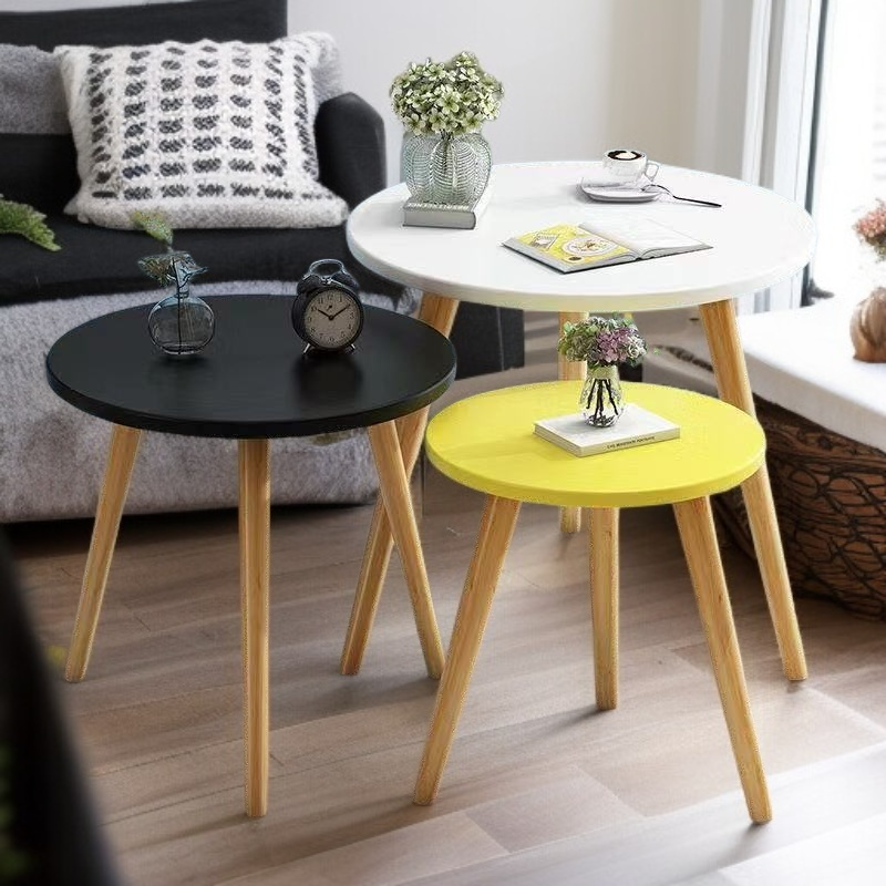 작은 원목 원형 테이블 