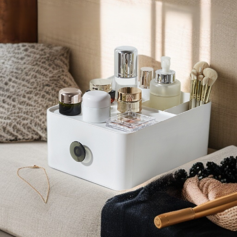 仕切り付きの大型収納容器