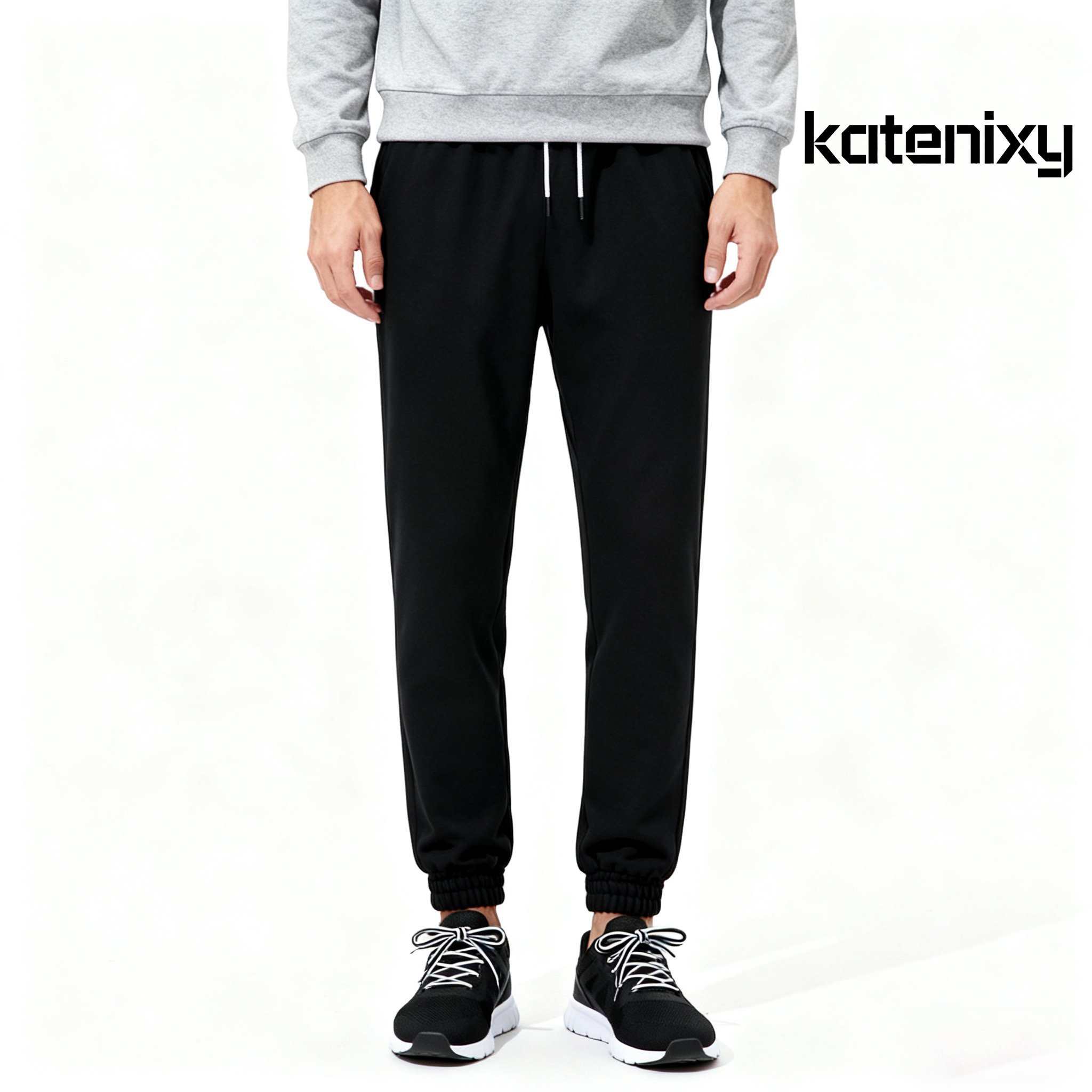 여성이 착용한 검은색 캐주얼 바지 코디