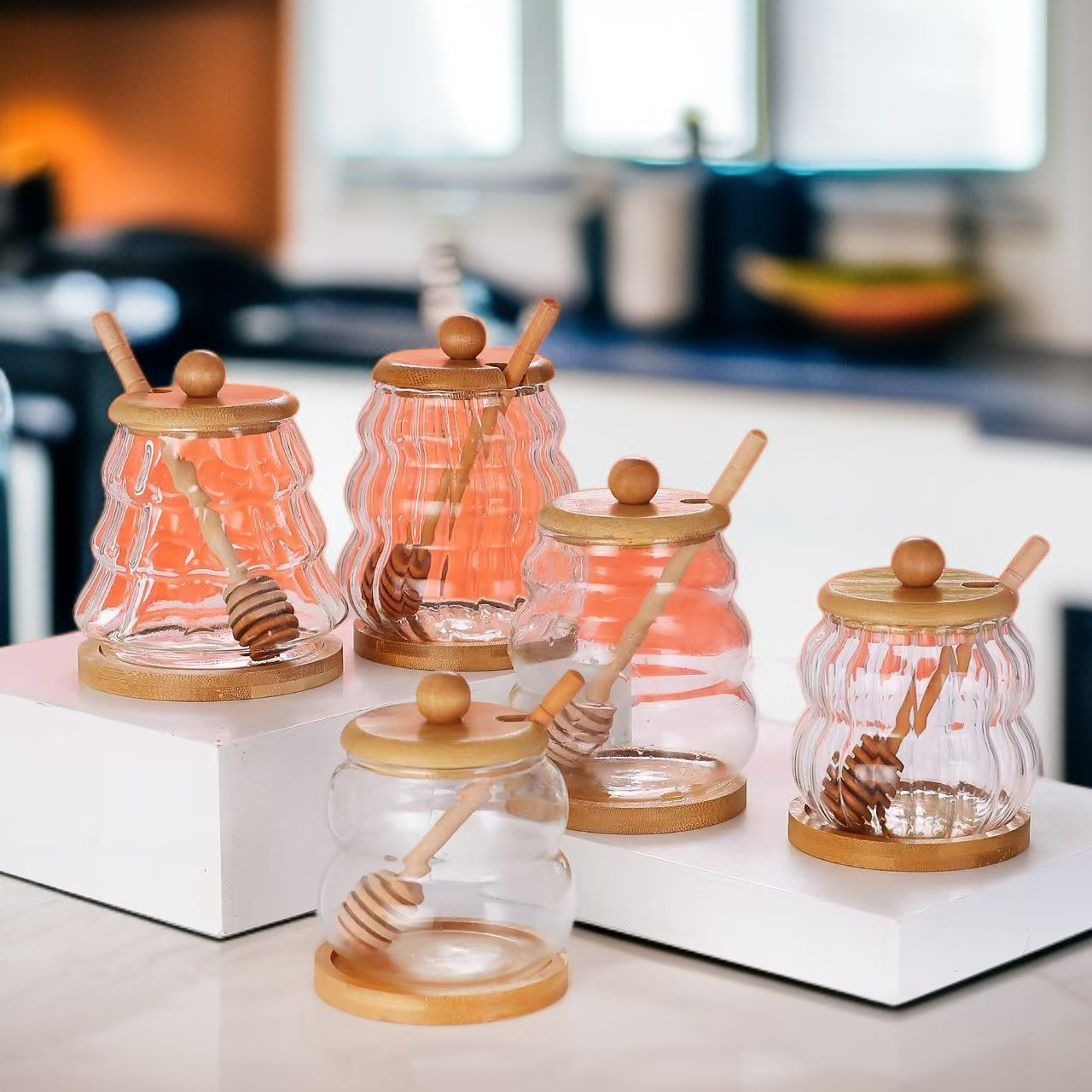 Honigglas mit Rührstab