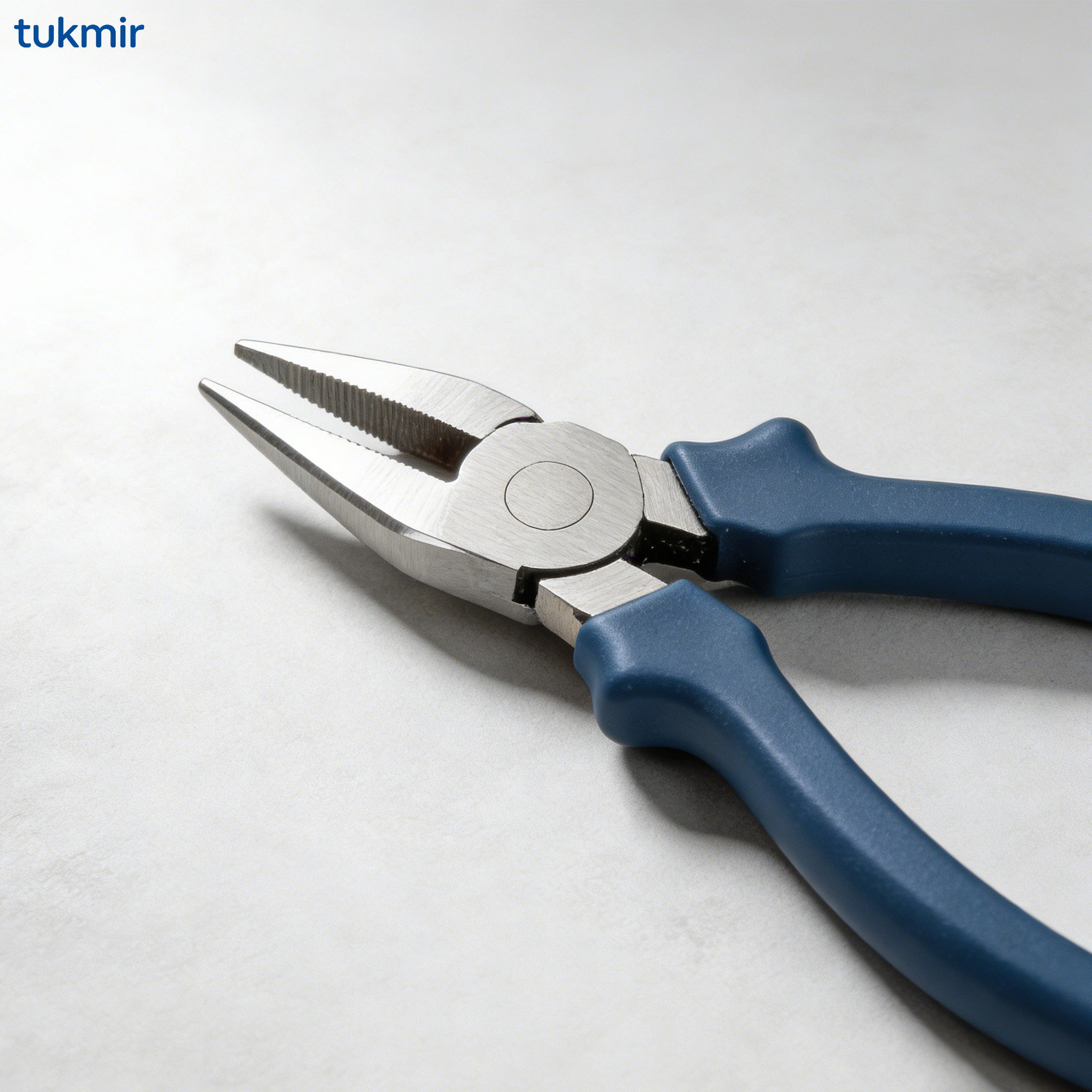 Set of 6 multi-functional needle-nose pliers