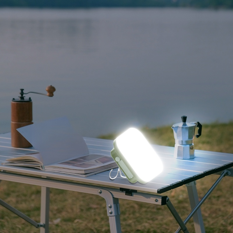 充電式LEDキャンプライト