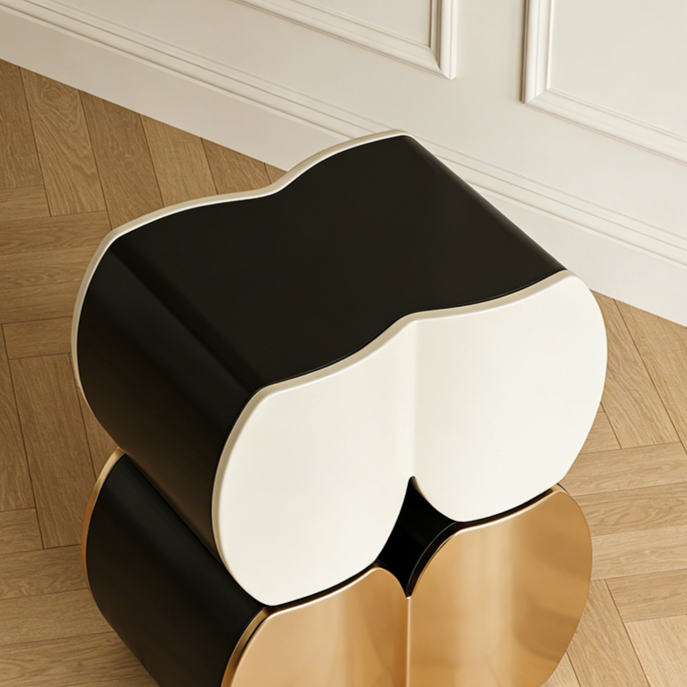 Mesita de noche multifuncional con almacenamiento en dormitorio moderno