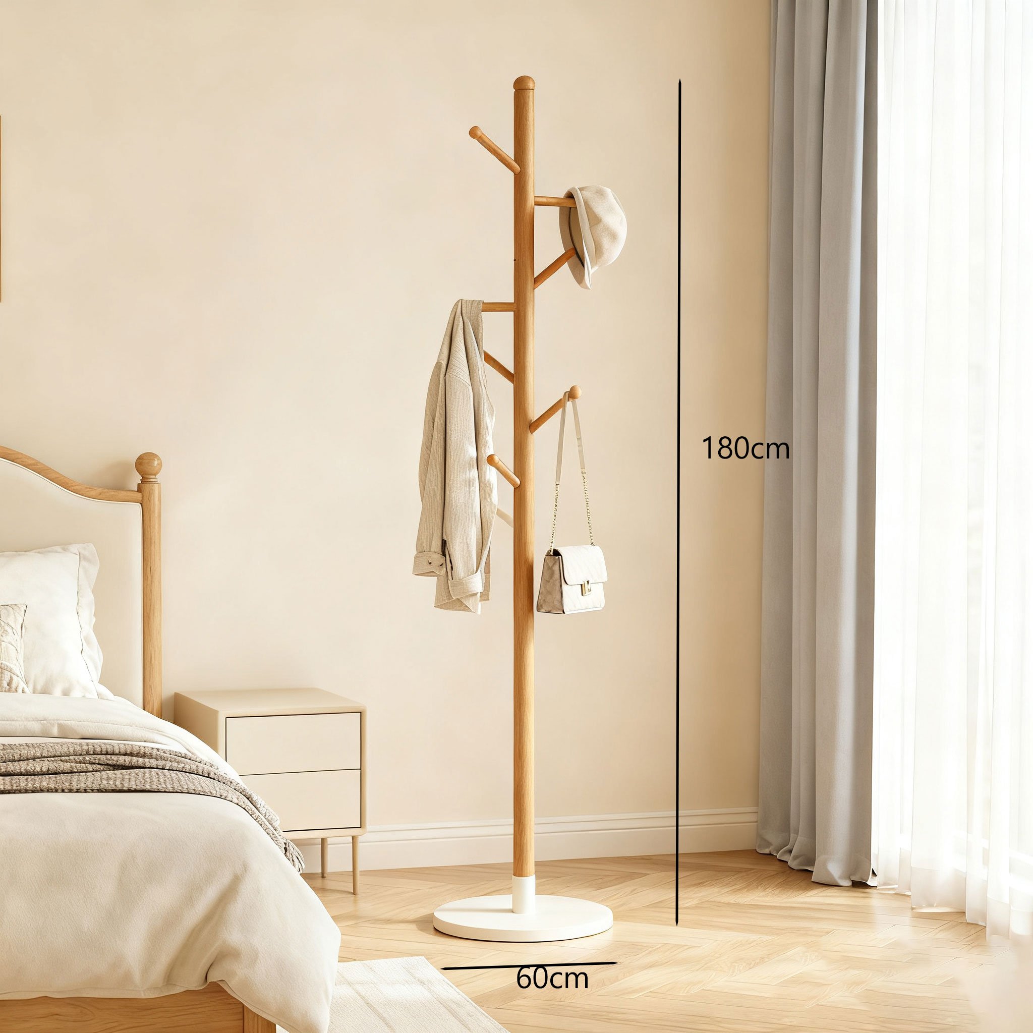 내추럴 인테리어에 어울리는 원목 옷걸이