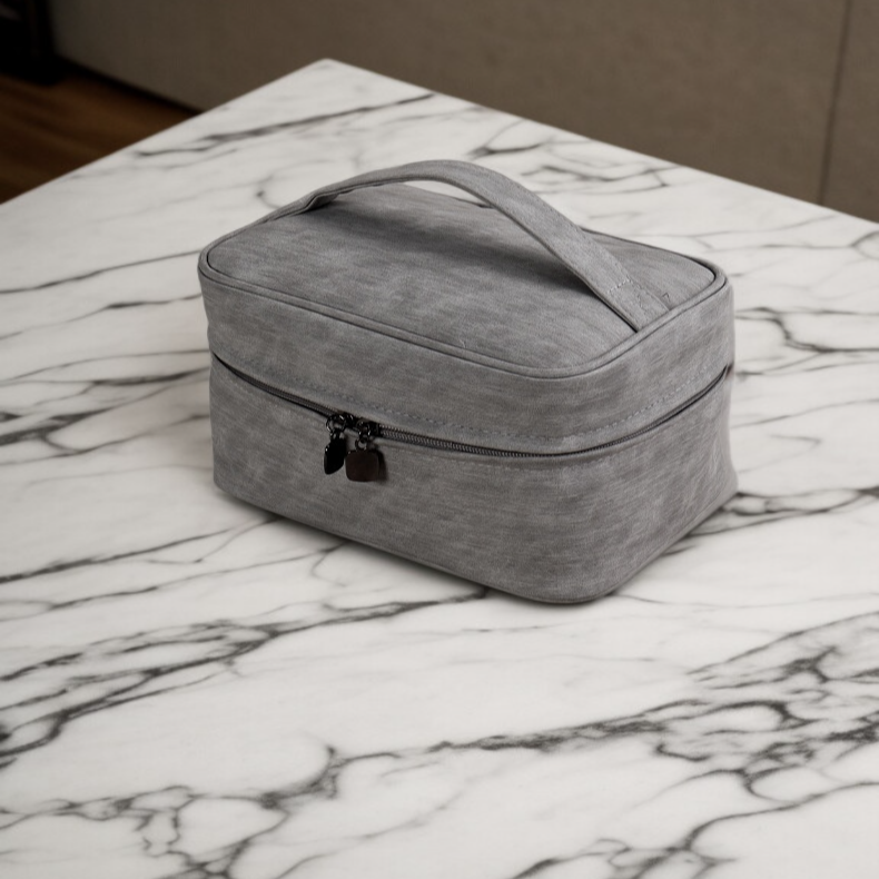 Washable storage bag with zipper closure