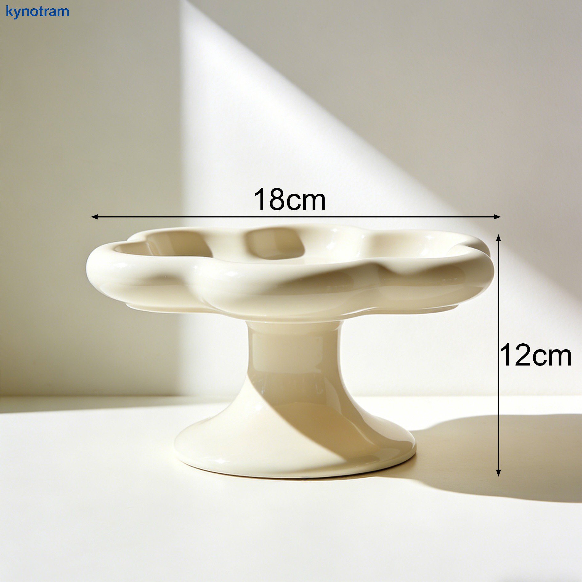 Set of 3 desktop storage trays for efficient workspace organization