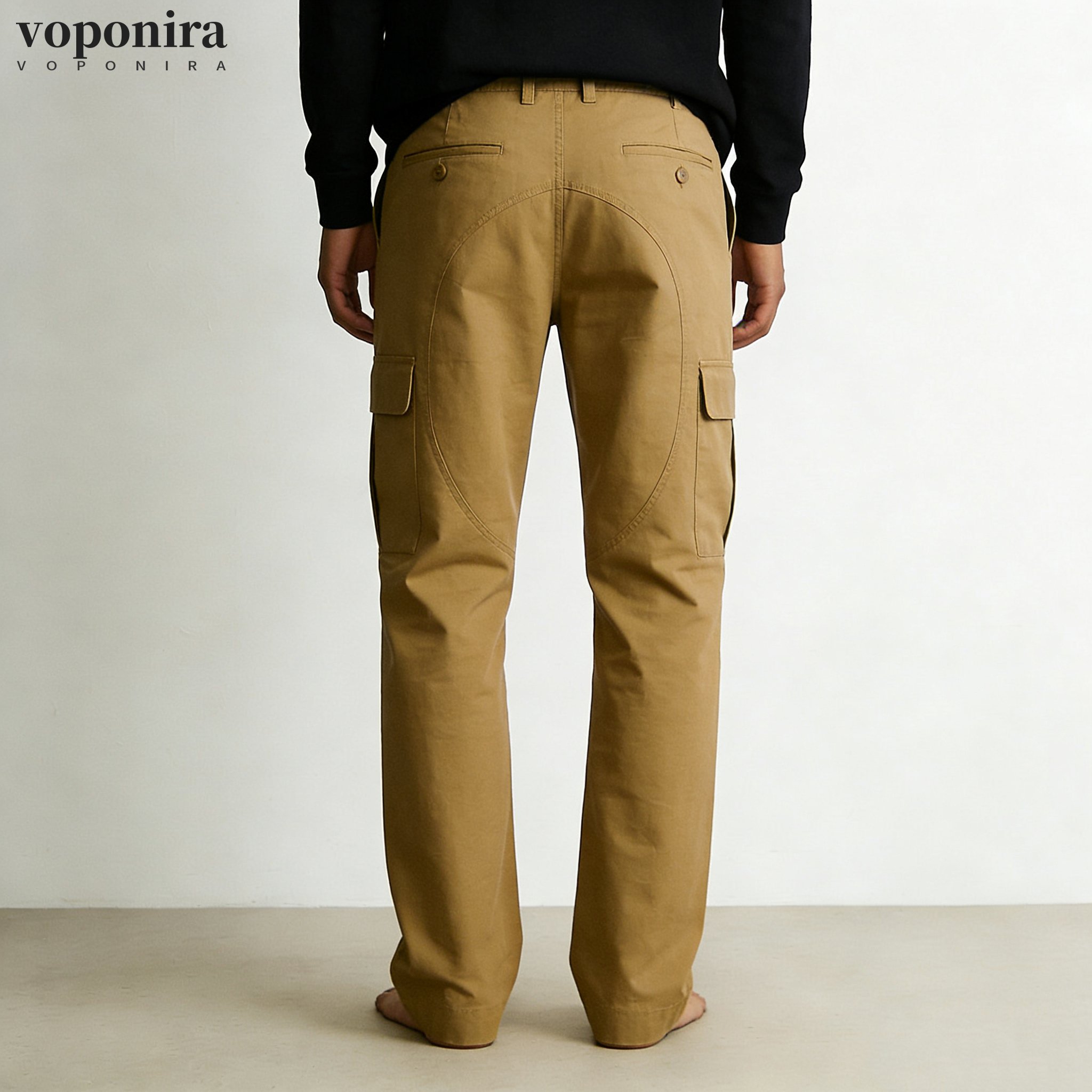 幾何学模様が特徴のカーゴパンツ正面