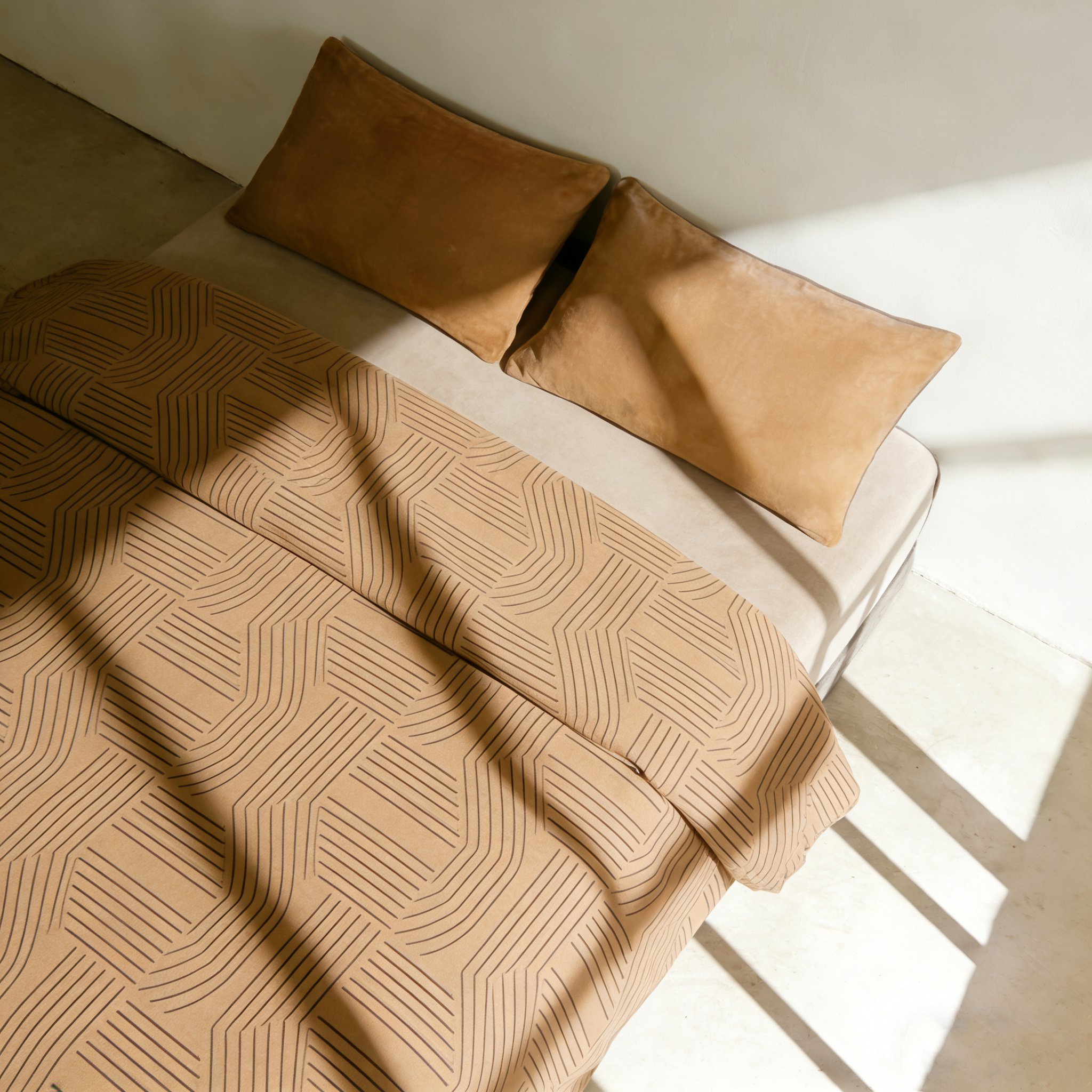 Juego de sábanas de cuatro piezas para cama en color blanco