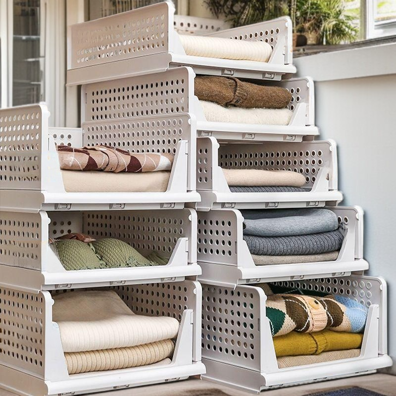 다양한 사이즈의 의류 수납함 선반