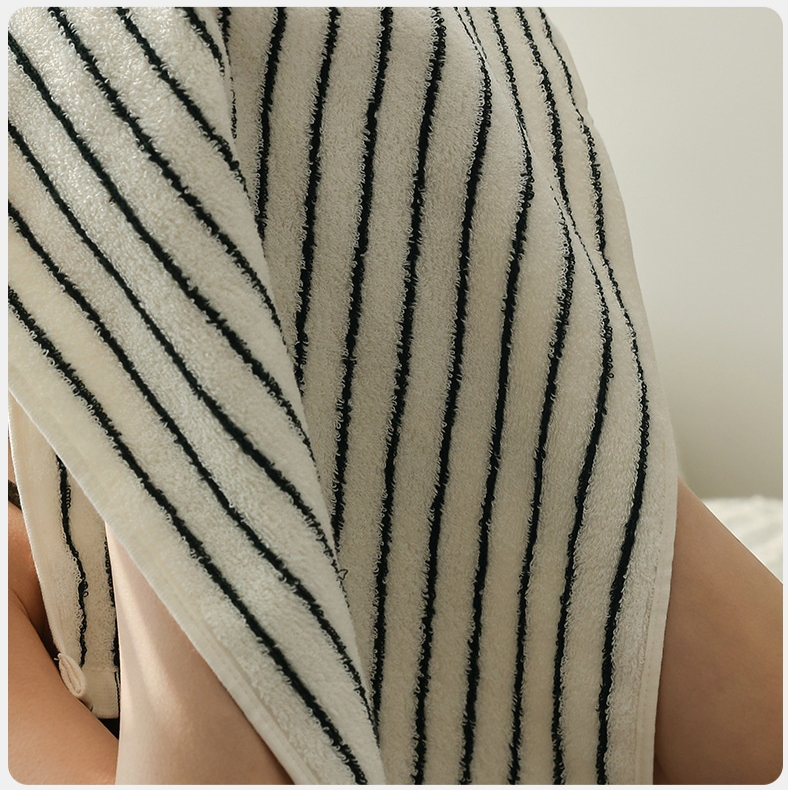 ผ้าขนหนูลายทางทำจากผ้าฝ้ายหวี