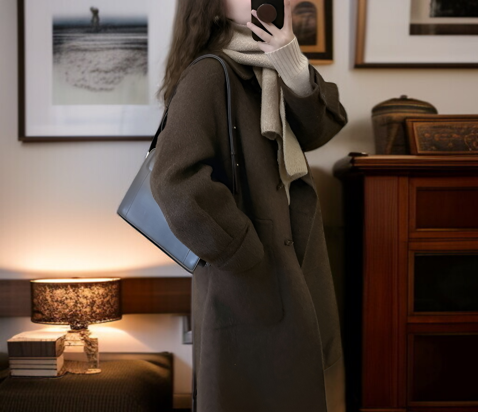 계절 밖의 갈색 더플 코트