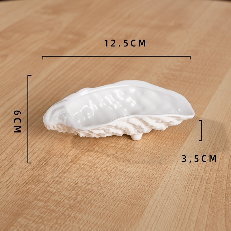 Plato de cerámica de forma irregular