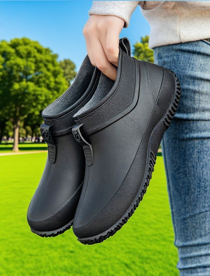 다양한 컬러의 여성 레인부츠 모음