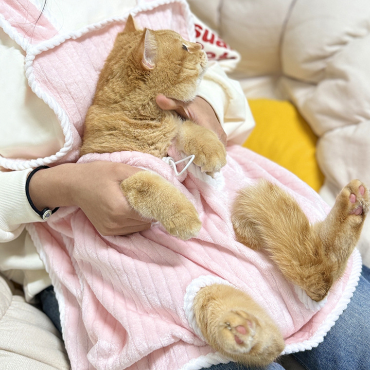 猫用抱っこエプロン 爪とぎ防止・毛が付きにくいストライプペット用エプロン