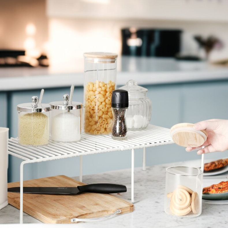 Wielofunkcyjna rozciągliwa szafka kuchenna stojąca z metalu