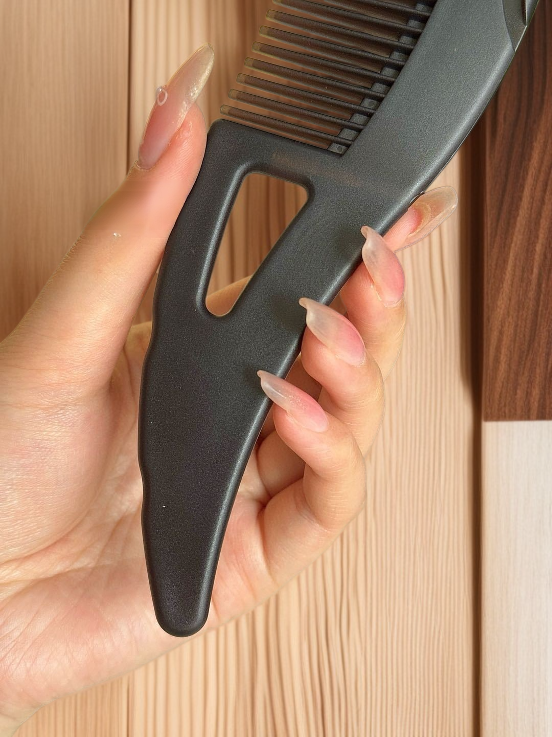 기름기와 비듬 동시 제거 빗 디테일