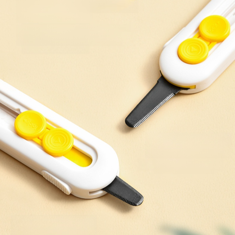 Non-stick knife for unpacking