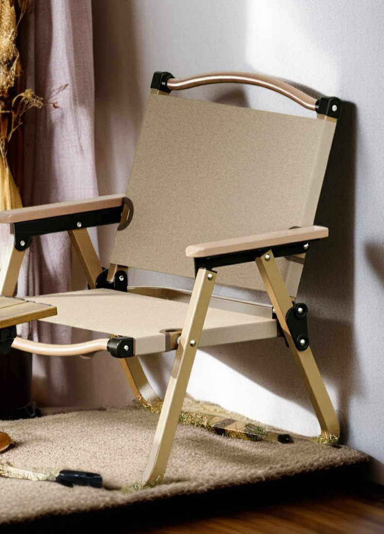 등산 중 편리하게 사용할 수 있는 접이식 의자