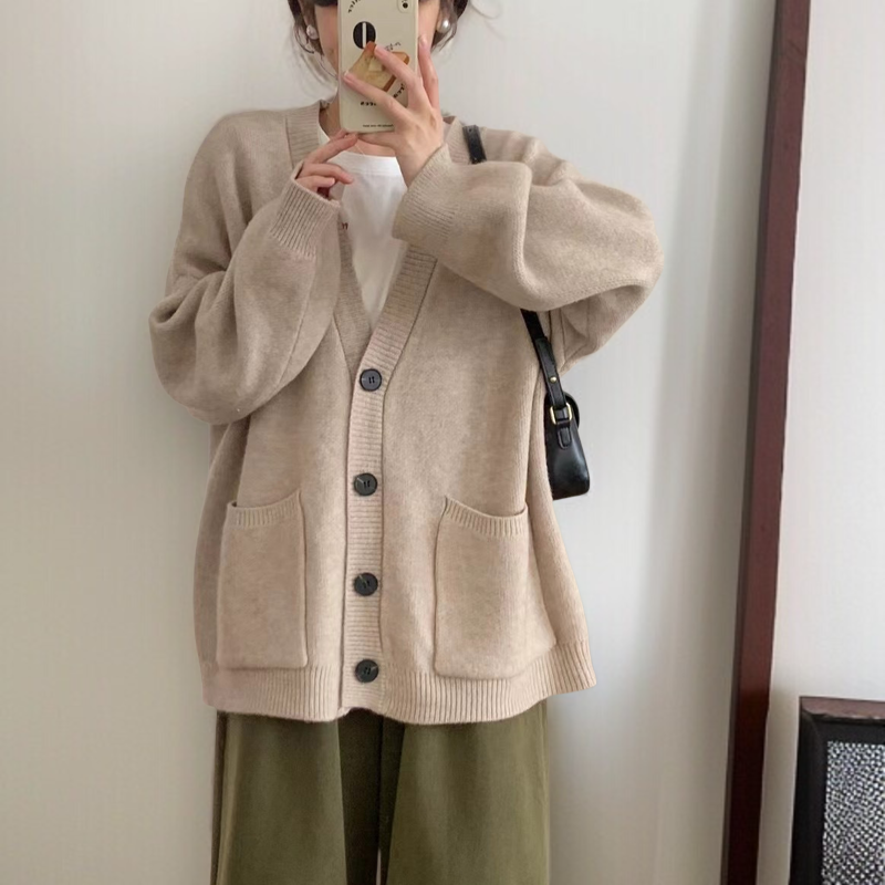 怠惰なスタイルのセータージャケット女性初秋 2024 新しいニットカーディガン春と秋の摩耗緩い無地トップ