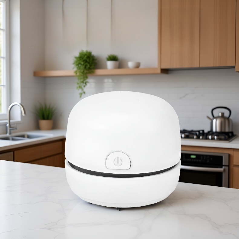 オフィスデスクで使うミニ掃除機