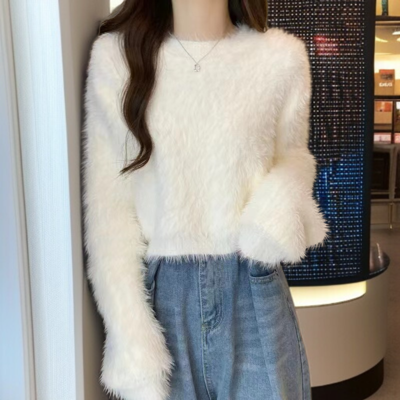 女性の緩い薄いニットトップショート模造ミンクのセーター